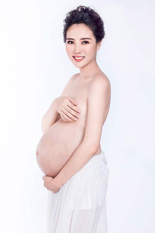 
Bà xã Ngô Quang Hải khi mang bầu lần 2 vẫn rất xinh đẹp và có làn da mịn màng.

