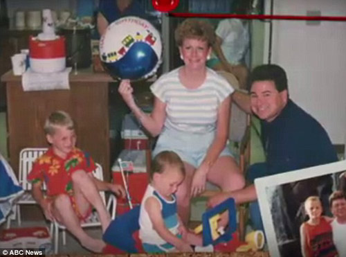 Richard Hoagland, Linda Iseler và hai cậu con trai.
