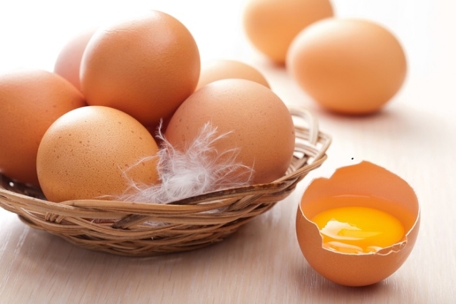 
Ăn nhiều lòng đỏ trứng gà tăng đáng kể mảng xơ vữa mạch sau 40 tuổi. (Ảnh minh họa)
