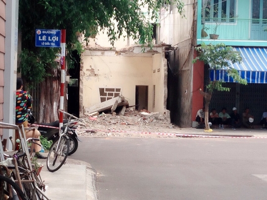 Ng&ocirc;i nh&agrave; bị sập khiến anh Đức tử vong.