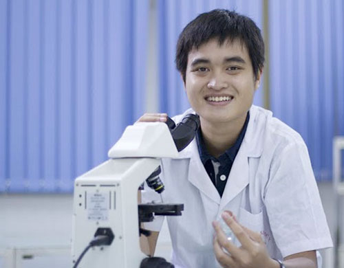 Phạm Thanh Tùng (24 tuổi) nhận học bổng thạc sĩ y khoa của Đại học Harvard, Johns Hopkins.