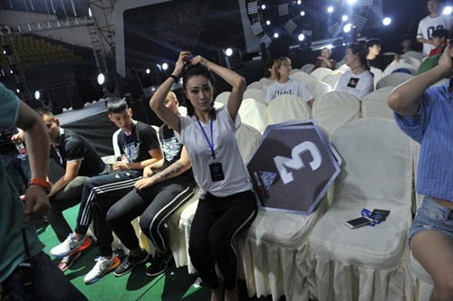 
H&agrave;m Dư đến từ Giang T&ocirc;, hiện đang l&agrave;m việc ở Th&agrave;nh Đ&ocirc;, Tứ Xuy&ecirc;n. H&agrave;m Dư c&oacute; một khu&ocirc;n mặt ưa nh&igrave;n, tỷ lệ cơ thể ho&agrave;n hảo. Tuy đ&atilde; nghỉ l&agrave;m mẫu một thời gian nhưng c&ocirc; n&agrave;ng vẫn giữ được v&oacute;c d&aacute;ng v&agrave; phong th&aacute;i người mẫu chuy&ecirc;n nghiệp.
