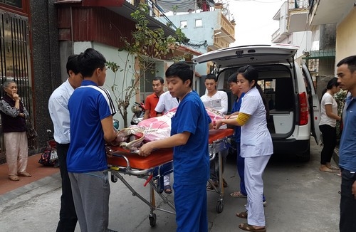 Sau ca mổ cấp cứu, bệnh nhân được chuyển lên Bệnh viện Phụ sản hồi sức. Ảnh: Hà Dung. 
