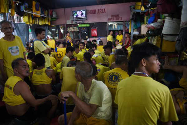 Theo Mirror, Tổng thống Philippines Rodrigo Duterte từng thề sẽ dùng mọi cách cần thiết đẩy lùi nạn nghiện ngập, buôn bán ma túy trong cả nước. Từ tháng 7 đến nay, có hơn 40.000 tội phạm ma túy đã bị bắt giam.