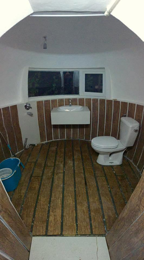 Nh&agrave; vệ sinh đầy đủ tiện nghi giống một ng&ocirc;i biệt thự