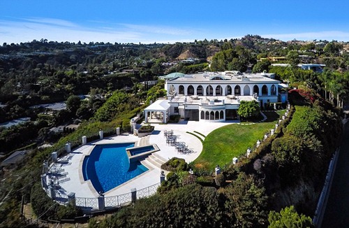 Ngôi nhà nằm trên Beverly Hills, khu đất của những ngôi sao Holywood