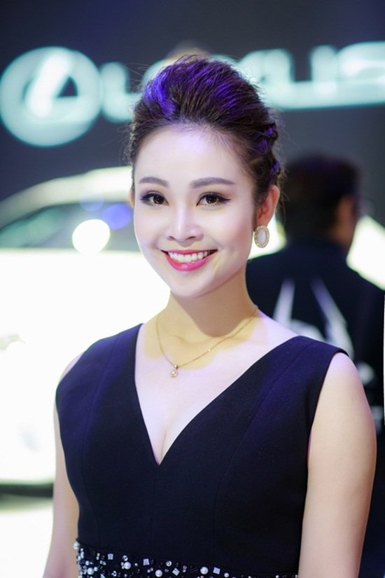 
 Không chỉ là một trong nữ MC dẫn nhiều chương trình về showbiz của VTV. Thùy Linh còn được biết đến trong vai trò diễn viên. Cô từng để lại ấn tương với vai Tráng Ly trong phim điện ảnh “Và anh sẽ trở lại”.
