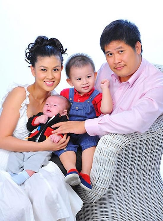 
Phước Sang nên duyên cùng Kim Thư sau nhiều mối tình. Họ có hai cậu con trai kháu khỉnh.
