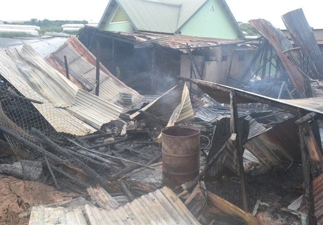 Vụ hỏa hoạn khiến 2 căn nhà bị thiêu rụi hoàn toàn