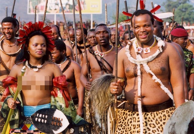 
Cuộc thi Múa sậy tổ chức thường niên để tuyển vợ cho vua Mswati.
