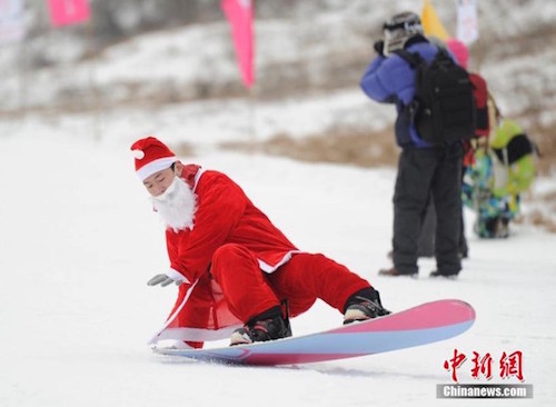 Ông già Noel mở màn cho mùa Giáng sinh 2016.