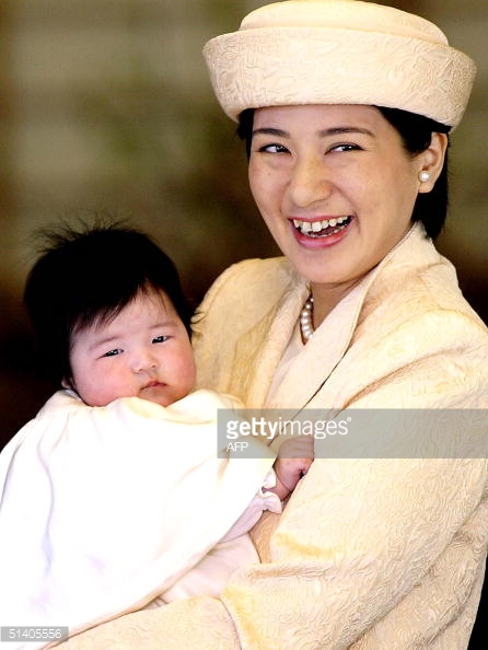 
Sau nhiều lần trắc trở, công nương Masako mới chỉ hạ sinh được một bé gái, chính là công chúa Aiko.
