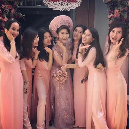 Được biết, đám cưới của Huỳnh Lý Đông Phương với người mới diễn ra ngày 9.12 tại một khác sạn lớn ở TP.HCM