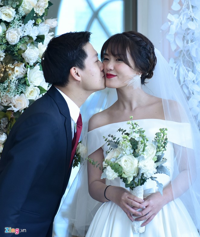 Vợ 9X của MC Trần Ngọc bật khóc trong lễ cưới Vợ 9X của MC Trần Ngọc bật khóc trong lễ cưới