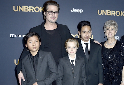 Pax Thiên cùng Brit Pitt và 2 anh em Maddox, Shiloh trong sự kiện ra mắt bộ phim Unbroken vào tháng 12/2014