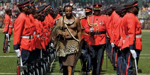 
Vua Mswati là một dân chơi đích thực ở châu Phi.
