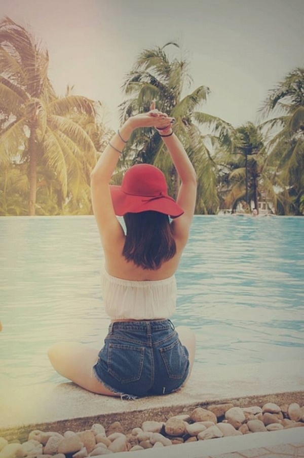 
Khi đi du lịch, c&ocirc; n&agrave;ng ăn mặc xinh đẹp như thế n&agrave;y đ&acirc;y.
