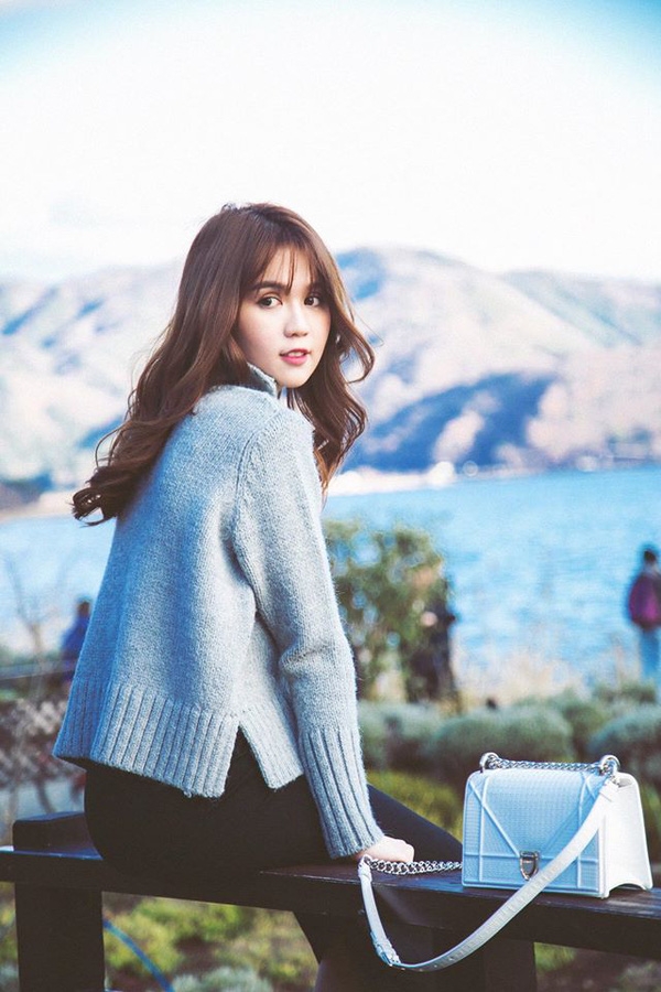 Showbiz này chẳng thiếu mĩ nhân, đàn bà đẹp thì có thừa nhưng đàn bà vừa đẹp vừa ngoan như cô thì rất hiếm.