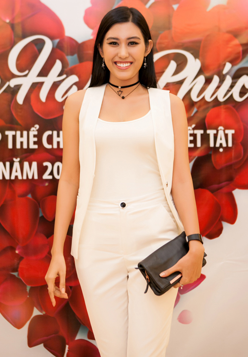 
Người đẹp top 5 Hoa hậu Hoàn vũ 2015 Ngô Trúc Linh.
