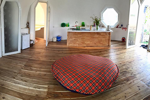 Ph&iacute;a trong ng&ocirc;i nh&agrave;, anh Quỳnh bố tr&iacute; đẹp mắt v&agrave; gọn g&agrave;ng