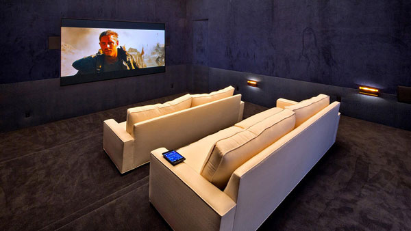 Ph&ograve;ng chiếu phim ấm c&uacute;ng.