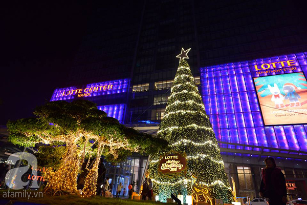 
Lotte Center Đ&agrave;o Tấn lung linh sắc m&agrave;u.
