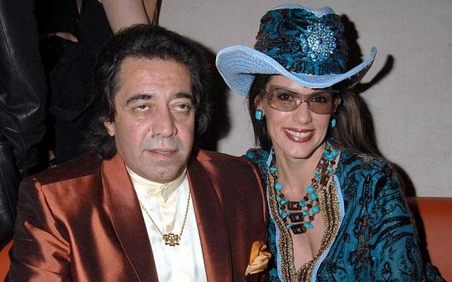 
Juffali và vợ cũ Christina hồi năm 2005.
