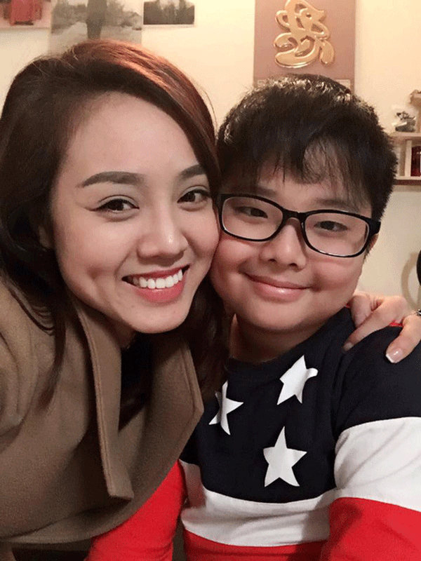 
Bạn gái mới của Công Lý rất thân thiết với con trai của MC Thảo Vân.
