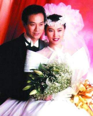 Sau khi nổi tiếng, Trịnh Thiếu Thu bỏ vợ để cưới Quan Tinh Hoa