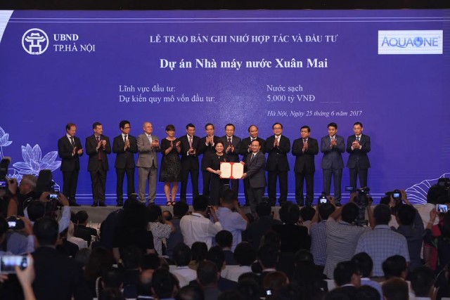 
Lễ trao bản ghi nhớ hợp t&aacute;c v&agrave; đầu tư Dự &aacute;n Nh&agrave; m&aacute;y nước Xu&acirc;n Mai nhận được sự quan t&acirc;m của dư luận. Ảnh: PV
