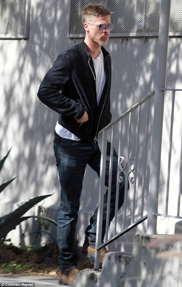 Sự “tàn tạ” của Brad Pitt khi anh tới studio nghệ thuật ở Los Angeles vào thứ 5