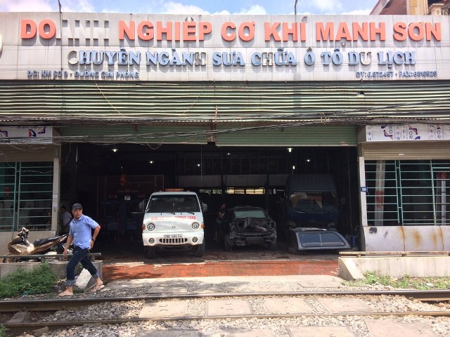 
Chiếc xe cứu hộ đưa phương tiện gặp nạn đến gara Mạnh Sơn sửa chữa. Ảnh: T.G
