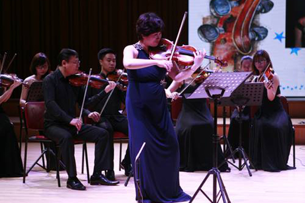
Nghệ sĩ Viola Quốc tế Nguyệt Thu.
