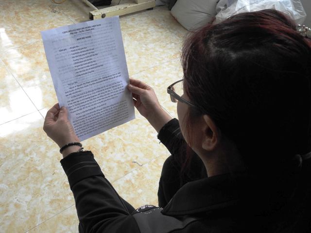 
Bà Nguyễn Thị N. - mẹ nữ sinh V. cho biết, gia đình đã gửi đơn kiến nghị lên cấp cao hơn nhờ giải quyết.
