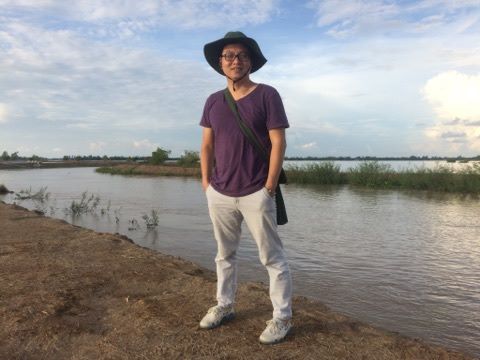 
Nhà văn Nguyễn Đình Tú trong chuyến đi thực tế
