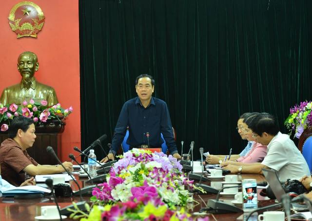 
Ông Nguyễn Văn Quang - Chủ tịch UBND tỉnh Hòa Bình chủ trì buổi họp báo. Ảnh: Cao Tuân

