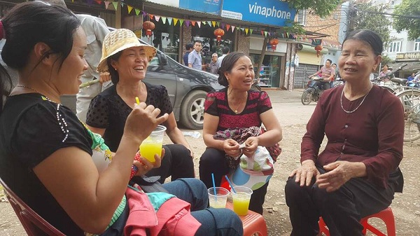 
Sau buổi đối thoại với Chủ tịch UBND TP Hà Nội Nguyễn Đức Chung, người dân thôn Hoành, xã Đồng Tâm bày tỏ tâm trạng phấn khởi và cho biết: Chúng tôi mong không bao giờ có chuyện tương tự.
