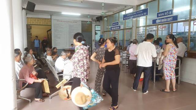 
Hàng ngày, Bệnh viện Đa khoa tỉnh Nam Định tiếp đón rất đông bệnh nhân đến khám, chữa bệnh.
