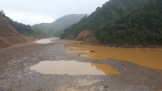 
Hồ thủy điện Mù Cang Chải đã xả nước để hỗ trợ công tác tìm kiếm người mất tích.
