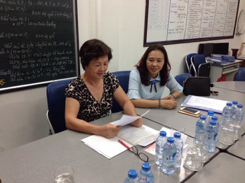 
Lãnh đạo trường tiểu học Dân lập Hà Nội giải thích về các khoản thu bảo hiểm.

