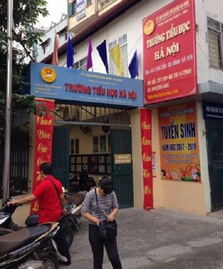 
Trường Tiểu học Dân lập Hà Nội, nơi phụ huynh tố trường cò mồi bán bảo hiểm.
