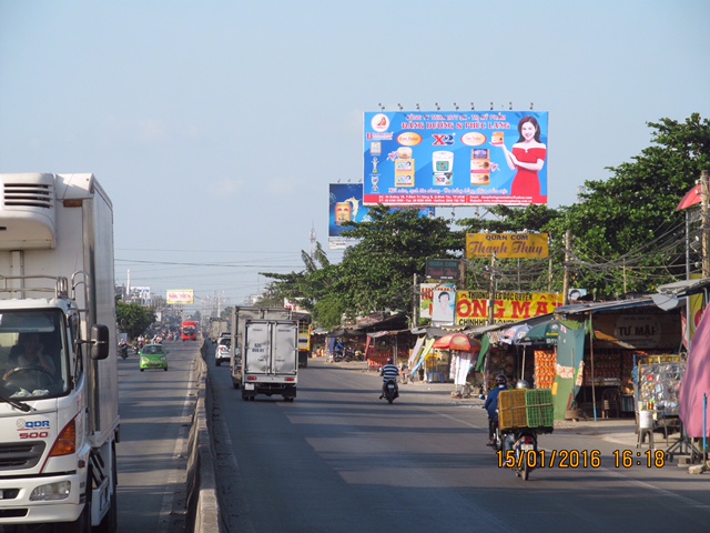 
Khu vực treo biển quảng cáo đang tranh chấp giữa Cty Mỹ phẩm Đăng Dương và Cty Song Thành Công. Ảnh PV
