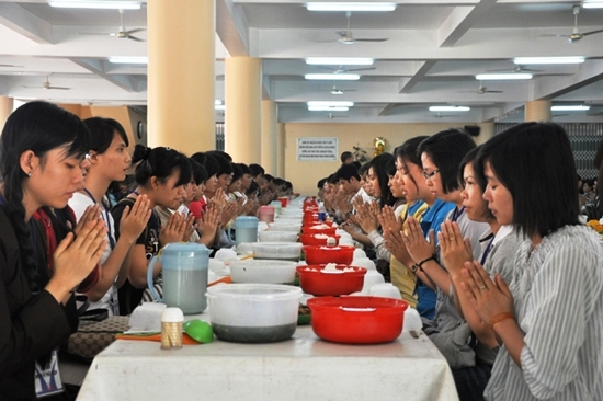 
Thiền sinh ăn chay. Ảnh minh họa.
