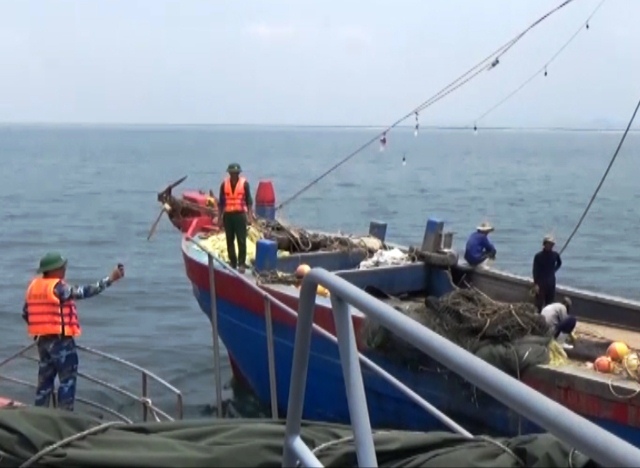 
Lực lượng BĐBP Quảng Bình đã truy bắt và xua đuổi thành công 3 tàu cá Trung Quốc đánh bắt vi phạm chủ quyền. Ảnh: BĐBP cung cấp
