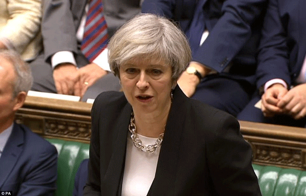 
Thủ tướng Anh, bà Theresa May đã vô cùng đau buồn khi để xảy ra cuộc khủng bố đẫm máu.
