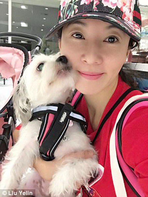 
B&iacute; quyết để người phụ nữ n&agrave;y trẻ đẹp ch&iacute;nh l&agrave; phải l&agrave;m cho m&igrave;nh vui vẻ v&agrave; ăn uống đủ dinh dưỡng.
