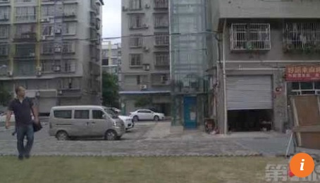 &Ocirc;ng Xiong cho biết con rể &ocirc;ng thường ph&agrave;n n&agrave;n về việc qu&aacute; mệt mỏi sau khi phải leo thang bộ.