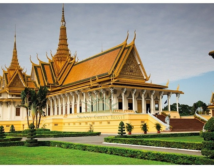 Chùa Prắc-Huy-Hia, tọa lạc tại tỉnh Prắc-Huy-Hia, Campuchia (ông Trầm Bê bỏ ra khoảng 12 tỷ để xây dựng)