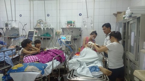 
Cấp cứu bệnh nhân tại Bệnh viện Việt Đức.Ảnh: TH

