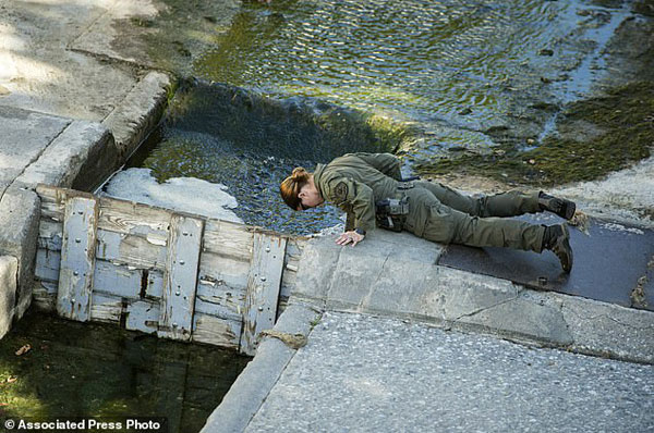 
Cảnh s&aacute;t đang t&iacute;ch cực t&igrave;m kiếm tung t&iacute;ch của cậu b&eacute;.
